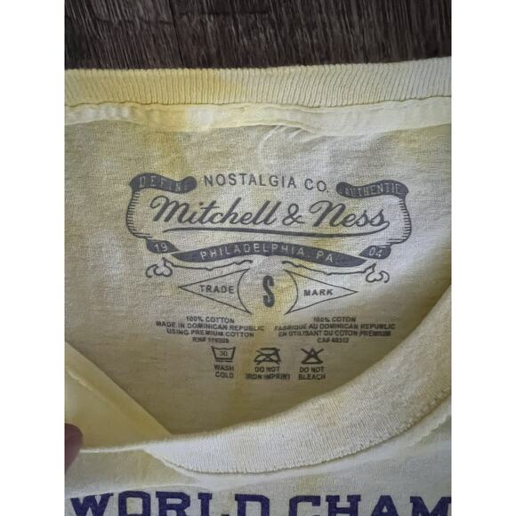 Men’s Mitchell & Ness Los Angeles Lakers 16x Champ Graphic T-shirt / Size Small - Picture 2 of 2